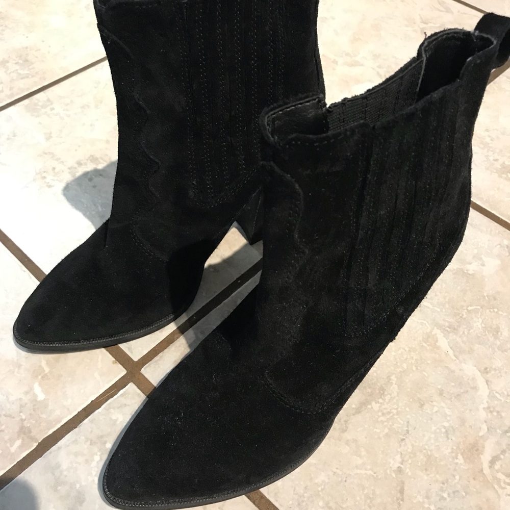 Dolce Vita suede booties - Picture 2 of 3